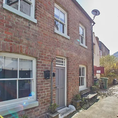 Host & - Gun Gutter House * Staithes